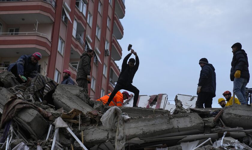 Σεισμός στην Τουρκία - Ανατριχιαστική εκτίμηση Τσελέντη: Θα ξεπεράσουν κατά πολύ τα 10.000 τα θύματα