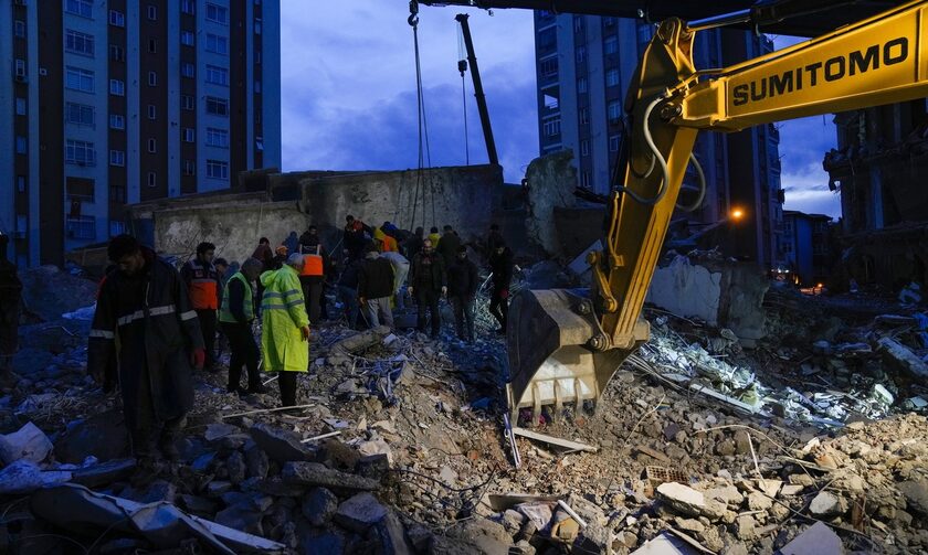 Σεισμός στην Τουρκία: Ξεπέρασαν τους 4.360 οι νεκροί - Κατέρρευσαν χιλιάδες κτήρια
