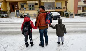 Κακοκαιρία Μπάρμπαρα: Πού θα ανοίξουν και πού όχι τα σχολεία στην Αττική την Τετάρτη