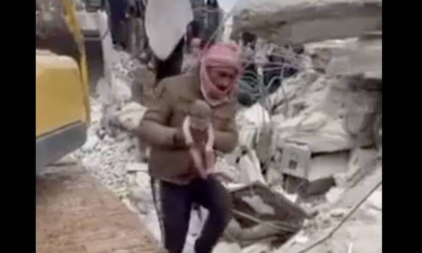 Συρία: Απίστευτο βίντεο δείχνει τη διάσωση ενός νεογέννητου - Αυξάνονται οι νεκροί από τον σεισμό