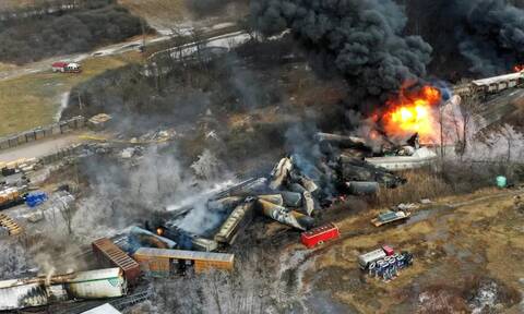ΗΠΑ: Εκτροχιασμός τρένου με χημικά - Σε ισχύ εντολή εκκένωσης σε ακτίνα 3,2 χλμ από το ατύχημα