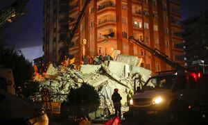 Σεισμός 7,8 Ρίχτερ: Θρήνος στα χαλάσματα -  Τους 7.826 έφτασαν οι νεκροί σε Συρία και Τουρκία