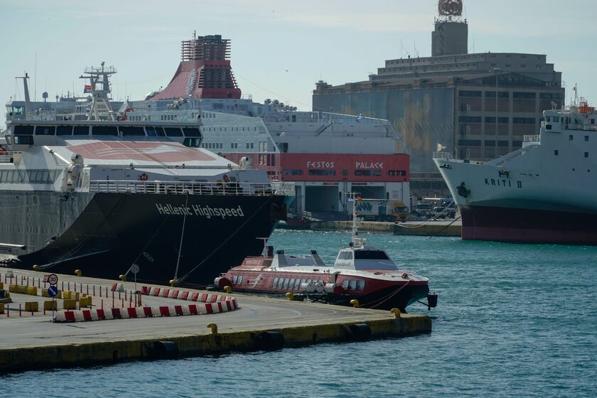 Κακοκαιρία Μπάρμπαρα: Δεμένα τα πλοία στα λιμάνια λόγω της απεργίας της ΠΝΟ