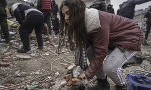 Σεισμός στην Τουρκία: Μικρά παιδιά δίνουν «μάχη» μέσα στα ερείπια - Συγκινούν τα ντοκουμέντα