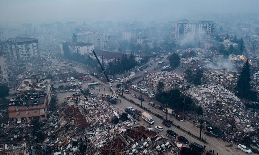 Σεισμός στην Τουρκία: Ξεπέρασαν τους 11.700 οι νεκροί - Μάχη με το χρόνο και το ψύχος στα χαλάσματα