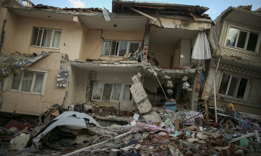 Σεισμός στην Τουρκία: Εκκλήσεις εγκλωβισμένων από τα μέσα κοινωνικής δικτύωσης 
