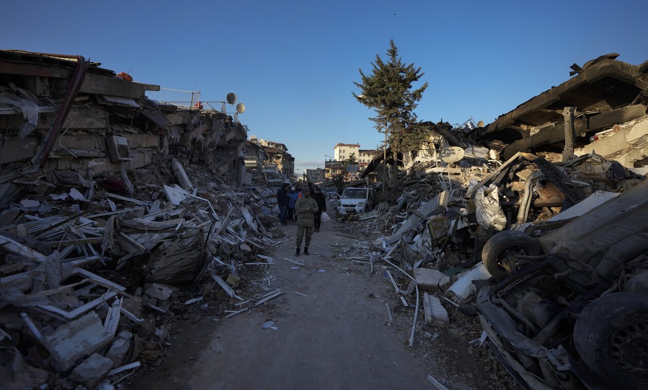 Σεισμός στην Τουρκία: Συγκλονιστική μαρτυρία - «Η θεία μου ήταν εγκλωβισμένη και έτρωγε πέτρες»