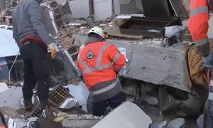 Σεισμός στην Τουρκία - Έλληνες της ΕΜΑΚ: «Έχουμε αφήσει νεκρούς στα συντρίμμια»