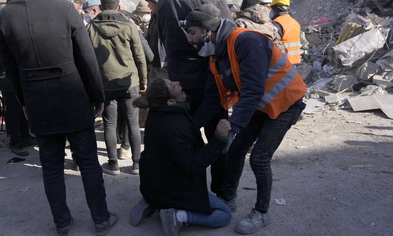 Σεισμός στην Τουρκία: Ψυχολόγοι και εθελοντές δίπλα σε γονείς και παιδιά
