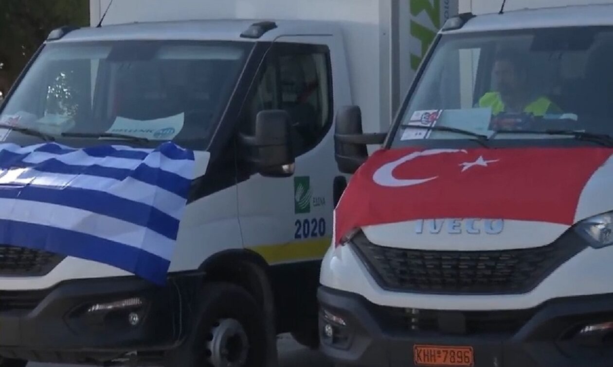 Πενήντα φορτηγά με ανθρωπιστική βοήθεια αναχωρούν για την Τουρκία