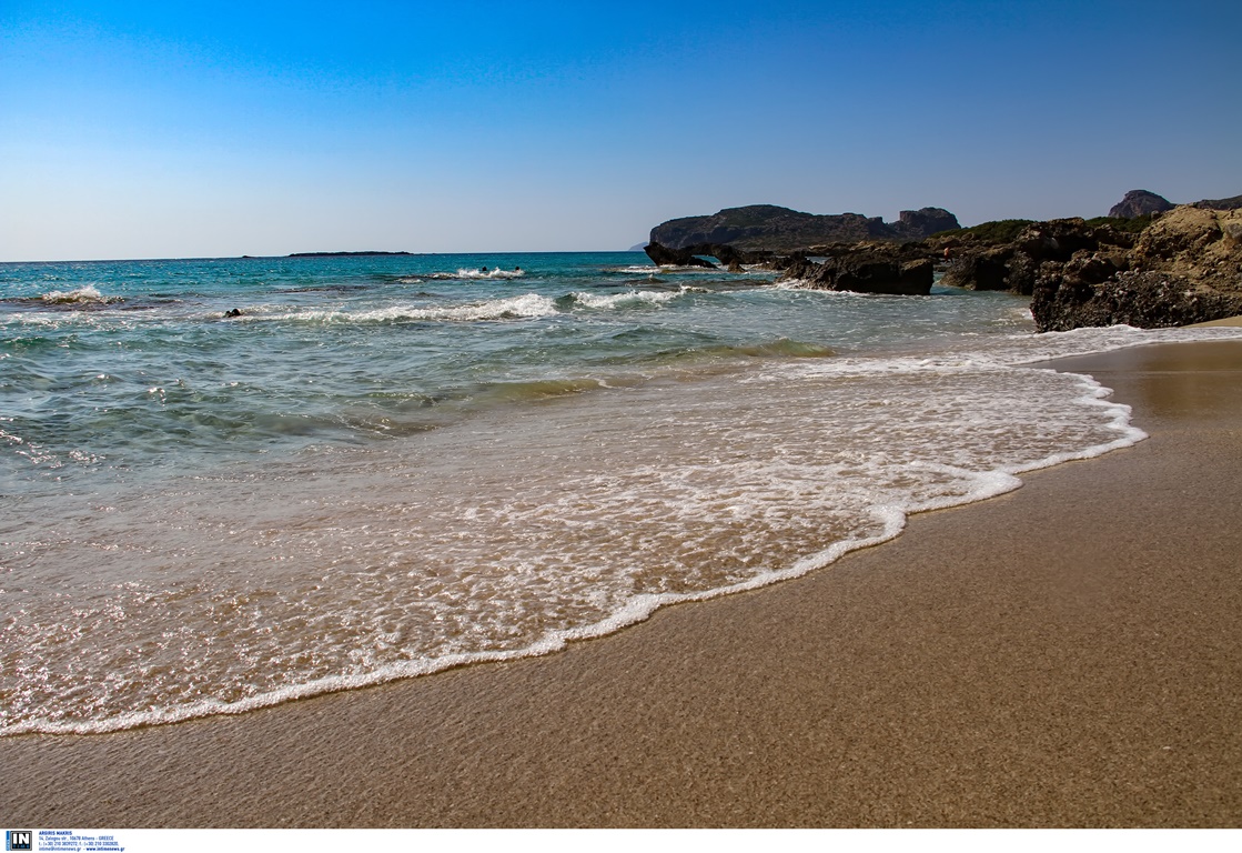Φαλάσαρνα: τεράστιας έκτασης, αμμώδη παραλία και ένας από τους πιο δημοφιλής προορισμούς της Κρήτης