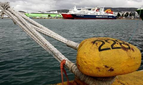 ΠΝΟ: 24ωρη απεργία την Τετάρτη στα πλοία που αναχωρούν από Πειραιά
