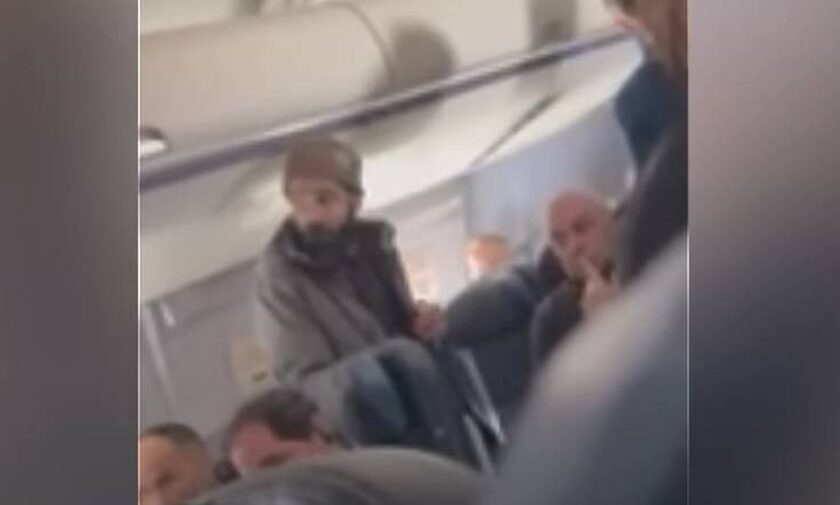 ΗΠΑ: Ήθελε να μαχαιρώσει αεροσυνοδό και να ανοίξει την πόρτα κινδύνου σε αεροπλάνο
