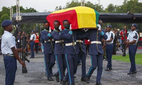 Θρήνος στην Γκάνα για τον Κριστιάν Ατσού – Σπαρακτικές εικόνες από την κηδεία