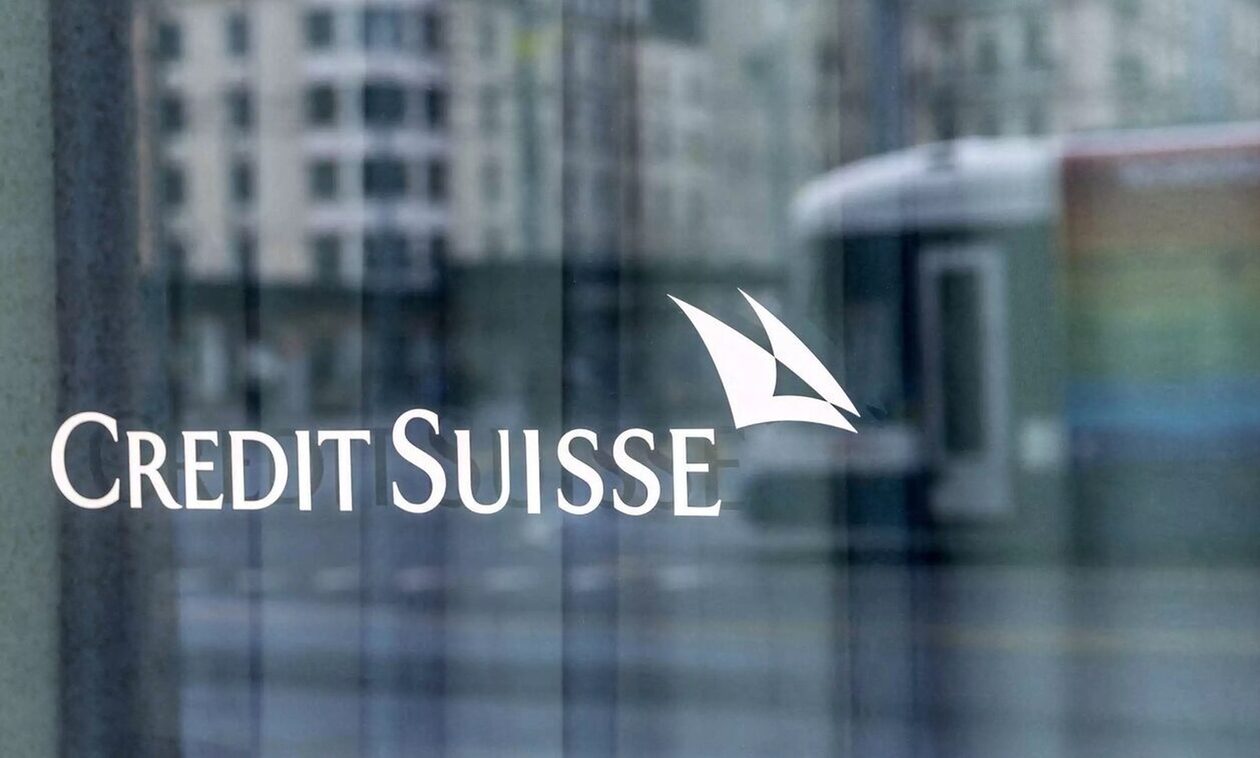Financial Times: Η ελβετική UBS εξετάζει την εξαγορά της Credit Suisse
