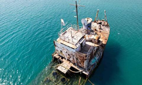 Το άγνωστο ναυάγιο του Πόρου που βρίσκεται λίγα μέτρα από την ακτή