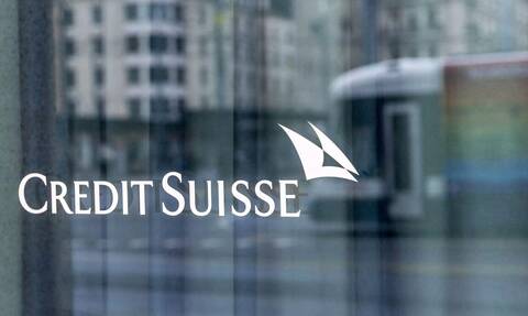 Μάχη με τον χρόνο και πυρετώδεις διεργασίες για τη σωτηρία της Credit Suisse