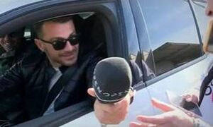Γιώργος Αγγελόπουλος: Πήρε το μικρόφωνο από δημοσιογράφο γιατί δεν του άρεσε η ερώτηση (vid)