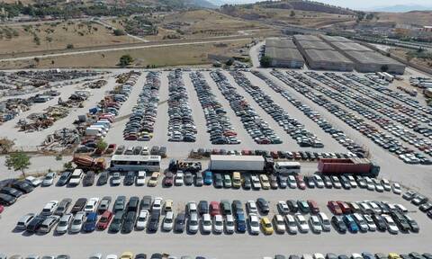 Αυτοκίνητα, φορτηγά και δίκυκλα από 120 ευρώ: Ανοιχτή η αποθήκη - Δείτε τον πίνακα με όλα τα οχήματα