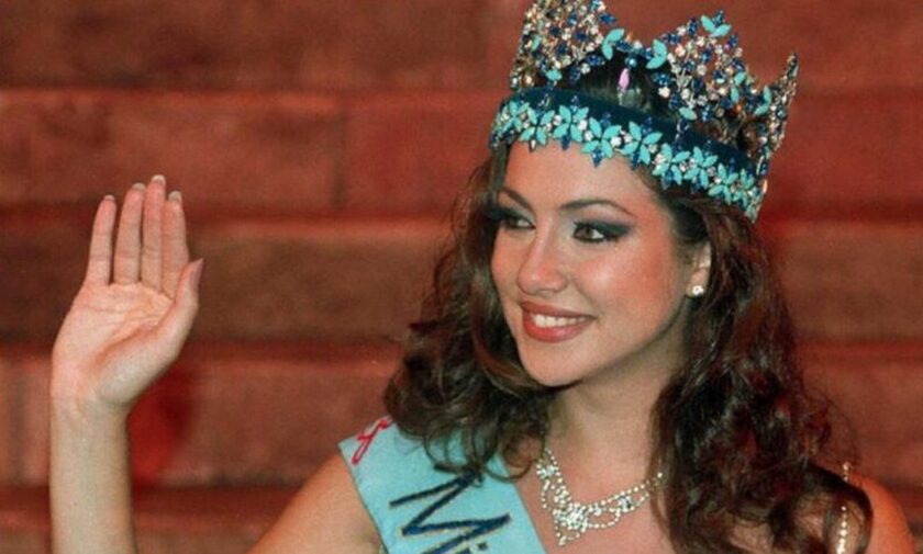 Σαν δυο σταγόνες νερό: H Miss Κόσμος Ειρήνη Σκλήβα ποζάρει με την κόρη της 27 χρόνια μετά τον τίτλο