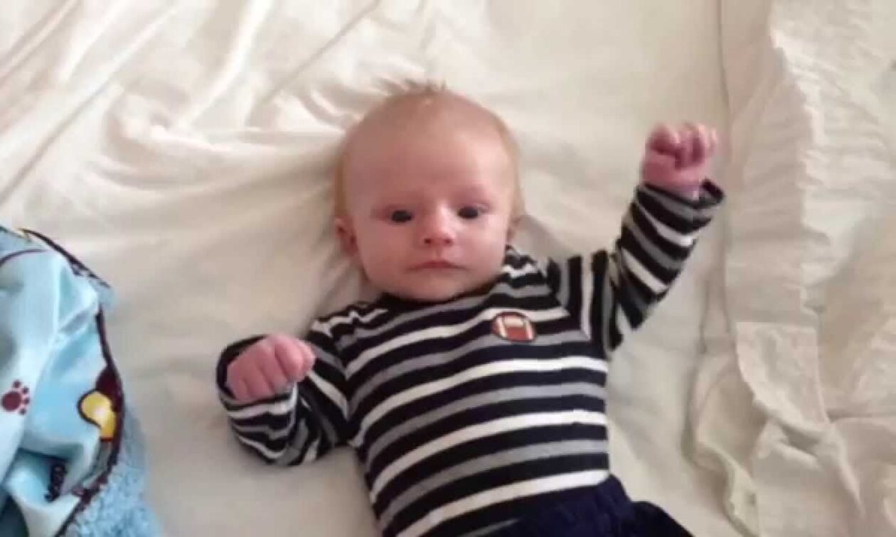 Viral βίντεο: Mωράκι έχει λόξιγκα και τρομάζει