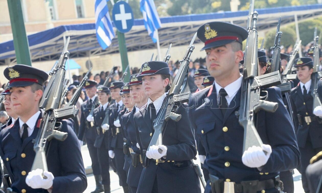 25η Μαρτίου: Εντυπωσιακές εικόνες από τη μεγαλειώδη στρατιωτική παρέλαση στο κέντρο της Αθήνας