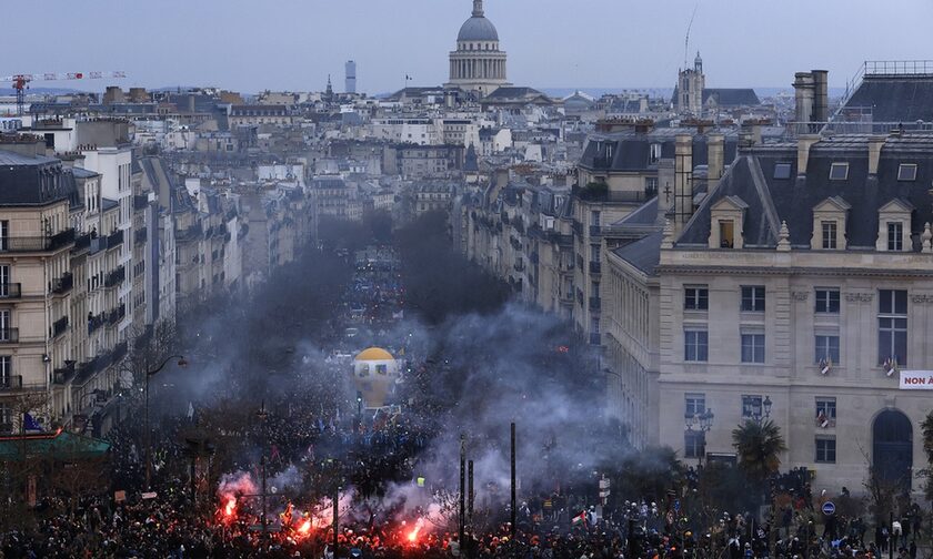 «Καίγεται» το Παρίσι για τη συνταξιοδοτική μεταρρύθμιση