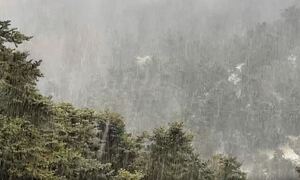 Κακοκαιρία: Χιόνια στην Πάρνηθα, βροχές και καταιγίδες σε όλη την Αττική
