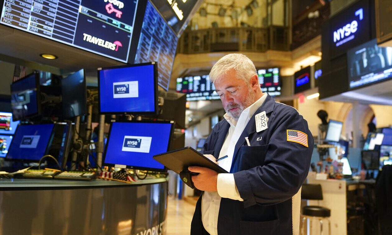 Τεχνολογία και Fed έριξαν τους δείκτες στη Wall Street