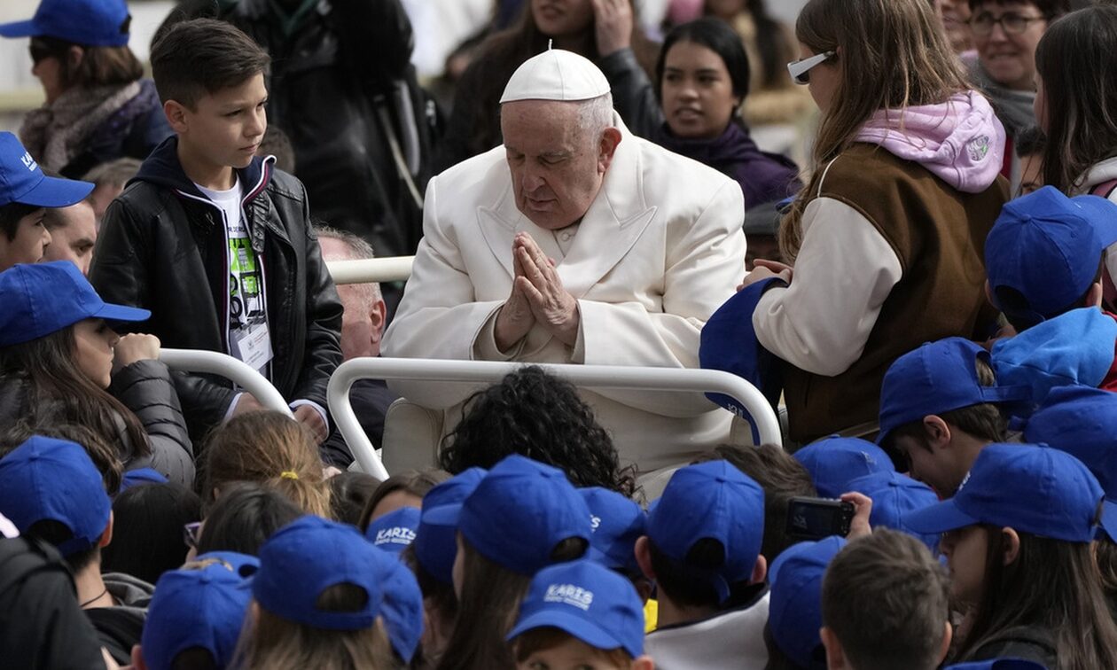 Πάπας Φραγκίσκος: Παραμένει στο νοσοκομείο - Ίσως «χάσει» τη λειτουργία της Κυριακής των Βαϊων