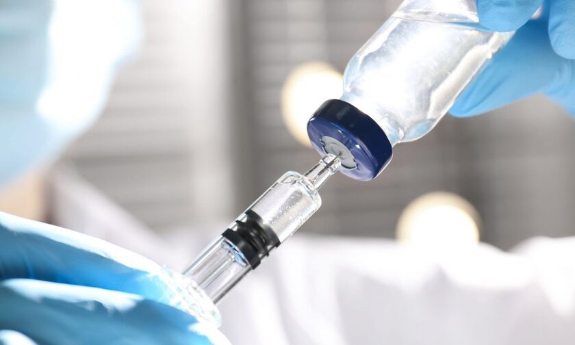 Εμβόλιο κατά του κορονοϊού: Τι λένε τα θύματα των παρενεργειών