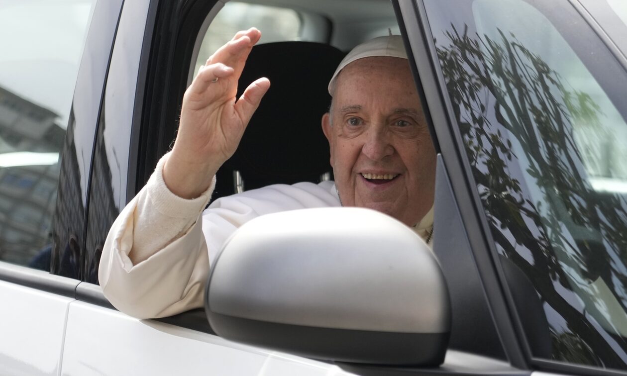 Βατικανό: Ο πάπας πήρε εξιτήριο από το νοσοκομείο - «Είμαι ακόμη ζωντανός»