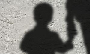 Βόλος: Πατέρας χτυπούσε με σκουπόξυλο το 11χρονο παιδί του
