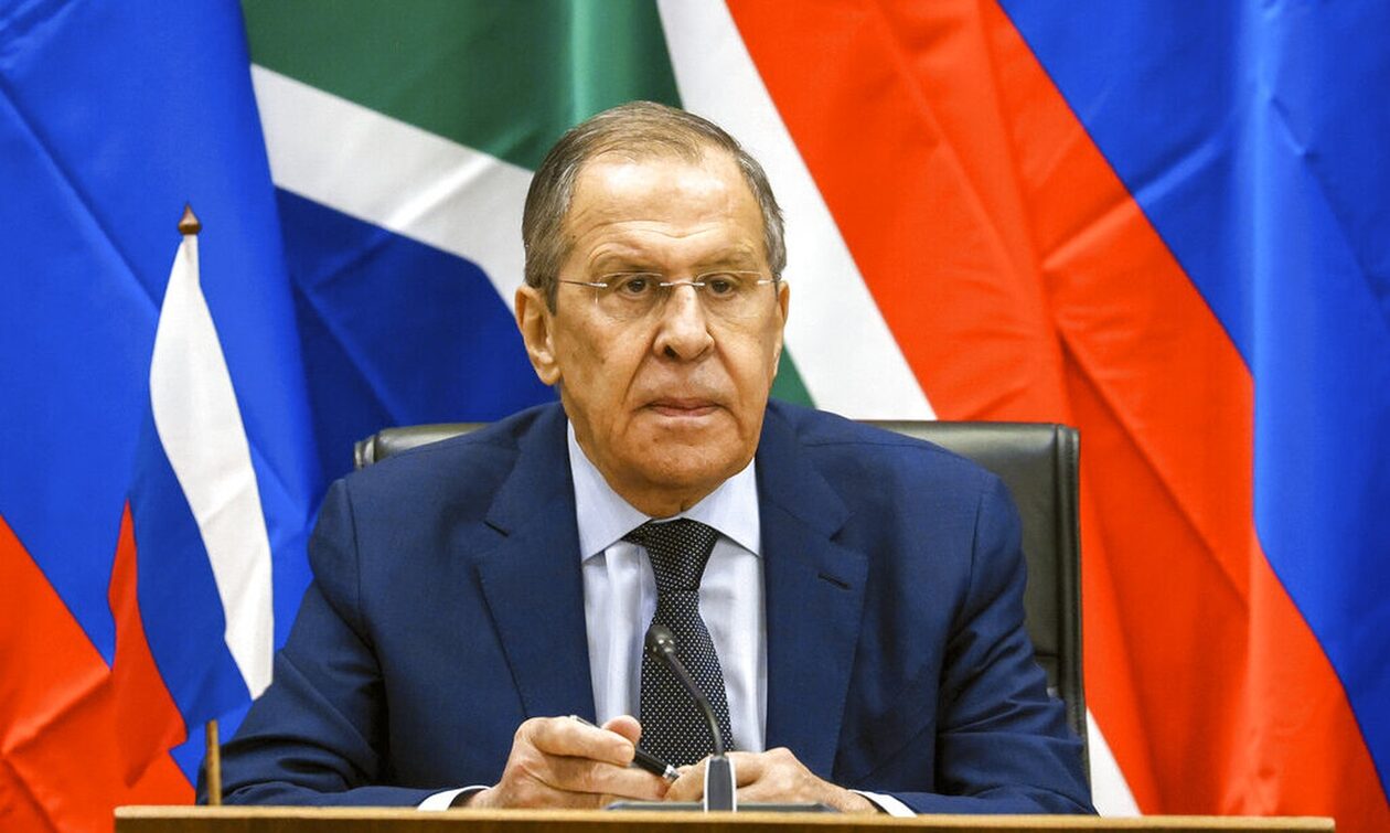 Λαβρόφ: Η Ρωσία θα υιοθετήσει πιο «σκληρή» στάση έναντι της «εχθρικής» ΕΕ