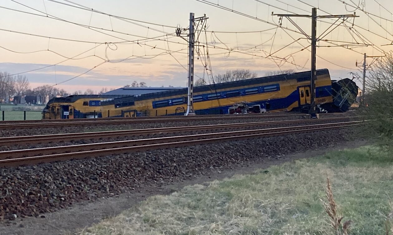Σύγκρουση τρένων στην Ολλανδία: Τουλάχιστον ένας νεκρός και 30 τραυματίες