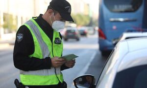 Καλύβια: Συνελήφθη οδηγός λεωφορείου χωρίς δίπλωμα - Μετέφερε μαθητές