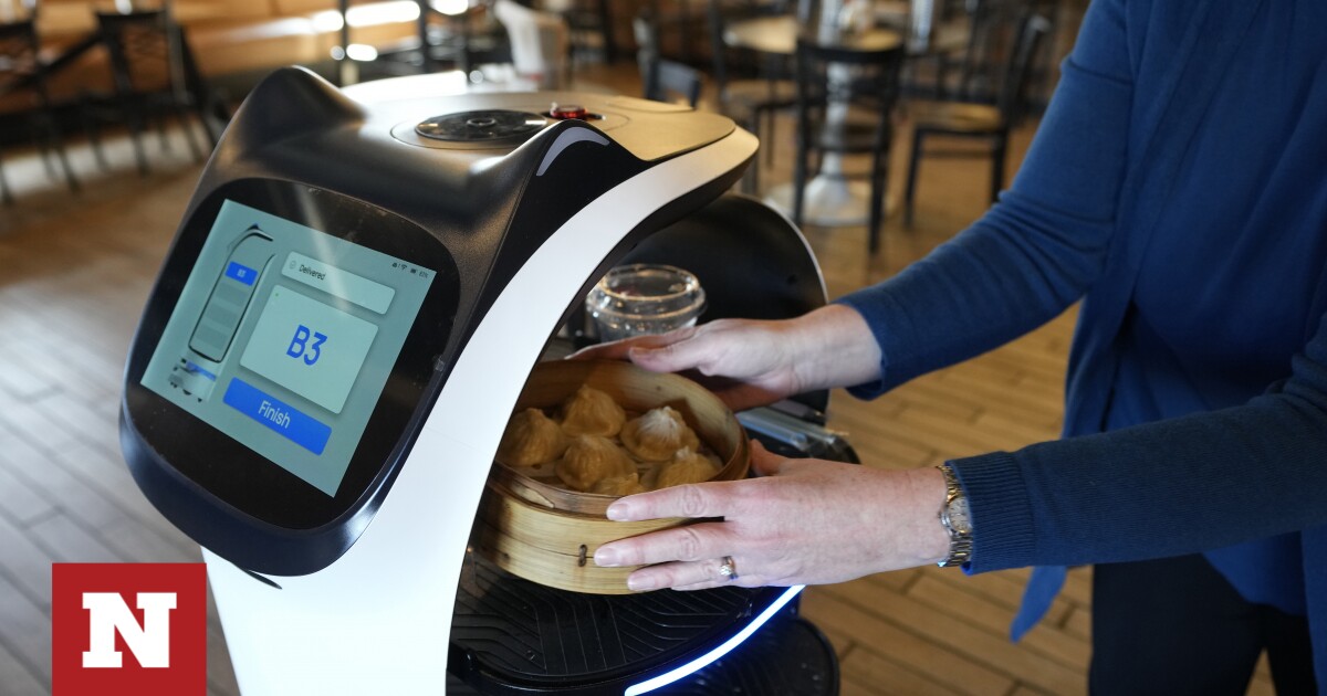 Robot waiters – the future of catering?  – Newsbomb – News