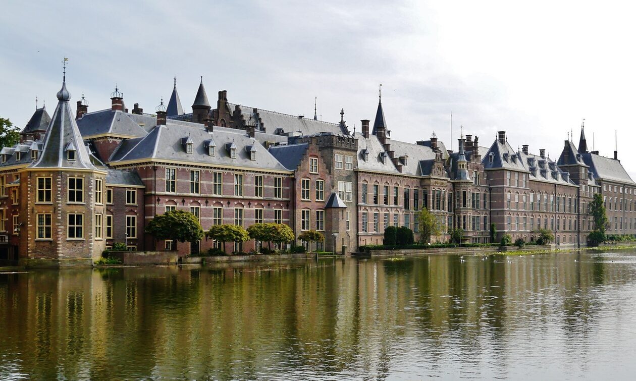 Ολλανδία: Βόμβα-φάρσα για τον Γκέερτ Βίλντερς προκάλεσε την εκκένωση του κοινοβουλίου