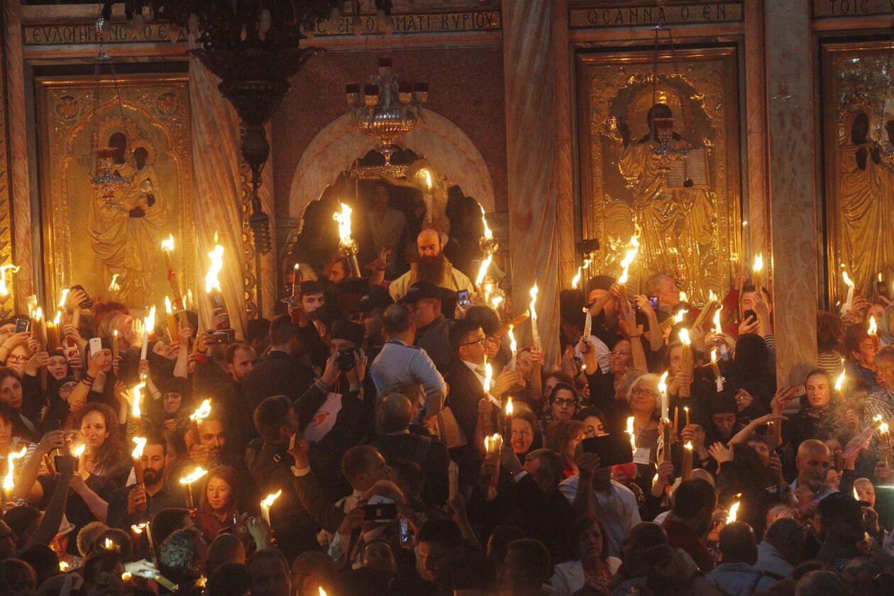 Στην Αθήνα το απόγευμα το Άγιο Φως - Πώς θα μεταφερθεί σε κάθε γωνιά της Ελλάδας
