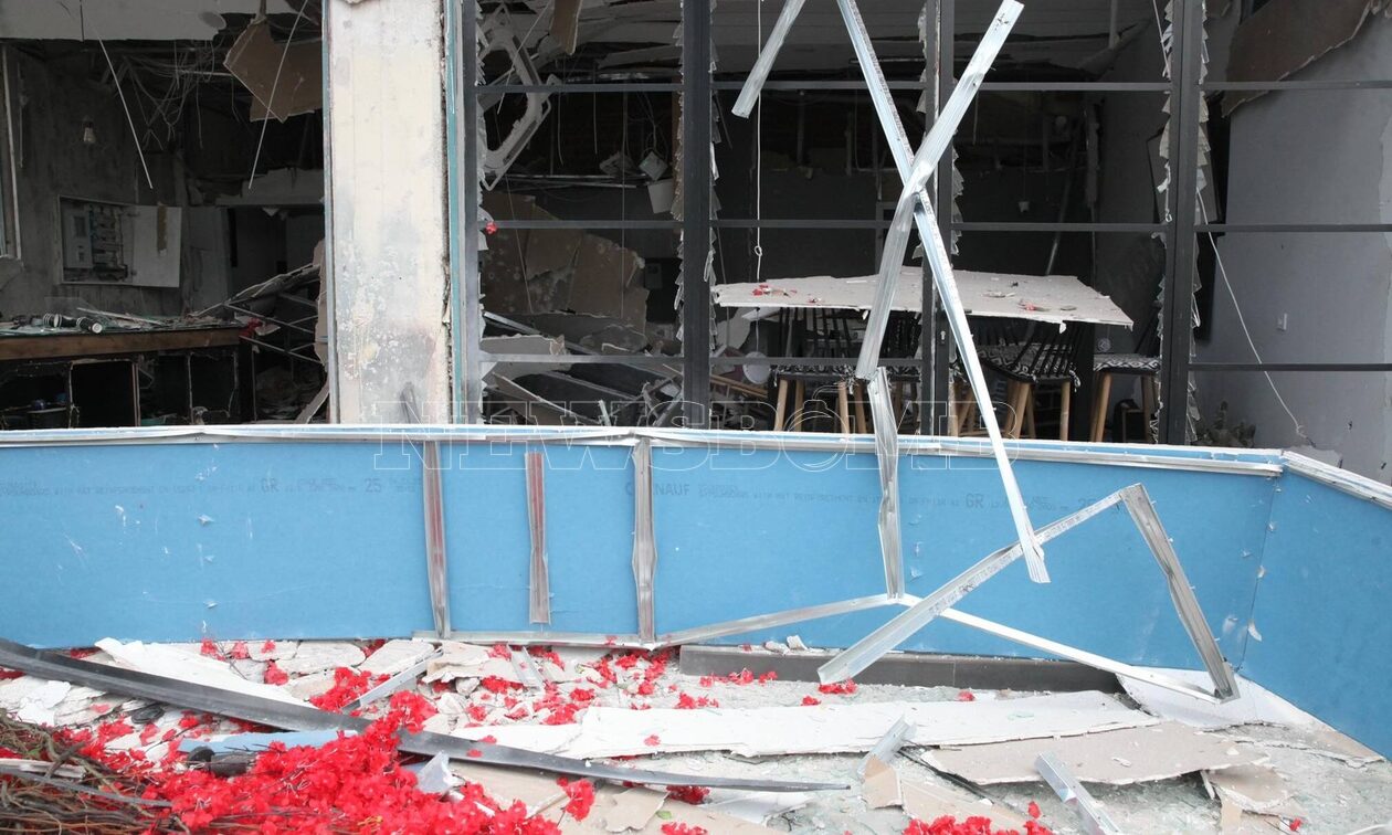 Ηράκλειο: Εικόνες από την έκρηξη σε καφετέρια – Τεράστιες υλικές ζημιές σε κτήρια και οχήματα