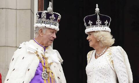 Κάρολος: Πέρασε στην ιστορία η στέψη του - Το μέλλον της μοναρχίας και τα «αγκάθια» του θρόνου