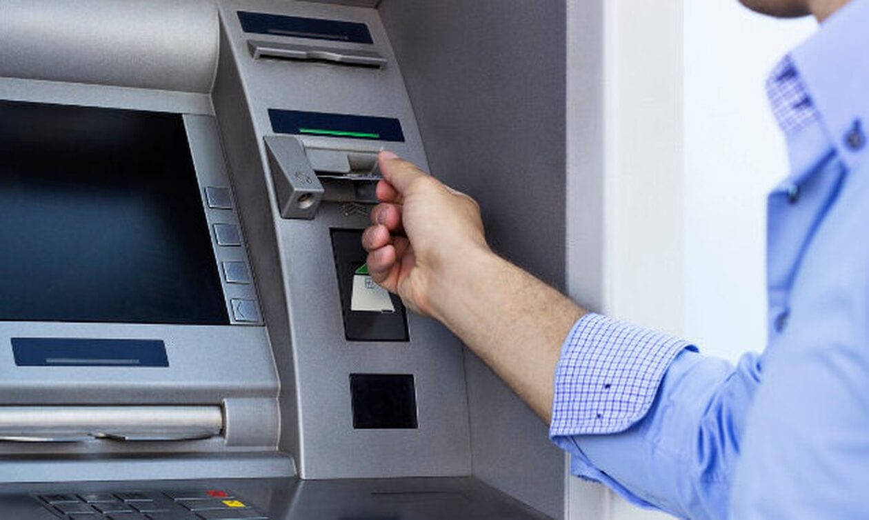 «Amber Alert» για τα ΑΤΜ των τραπεζών – Λιγοστεύουν διαρκώς