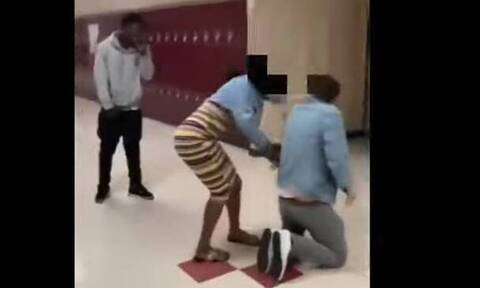 ΗΠΑ: Απίστευτο περιστατικό σε σχολείο - Μαθήτρια έριξε σπρέι πιπεριού σε καθηγητή