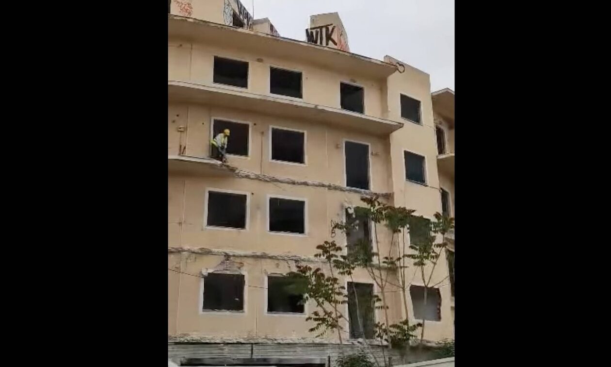 Κατεδαφίζεται εμβληματικό κτήριο στο Γαλάτσι