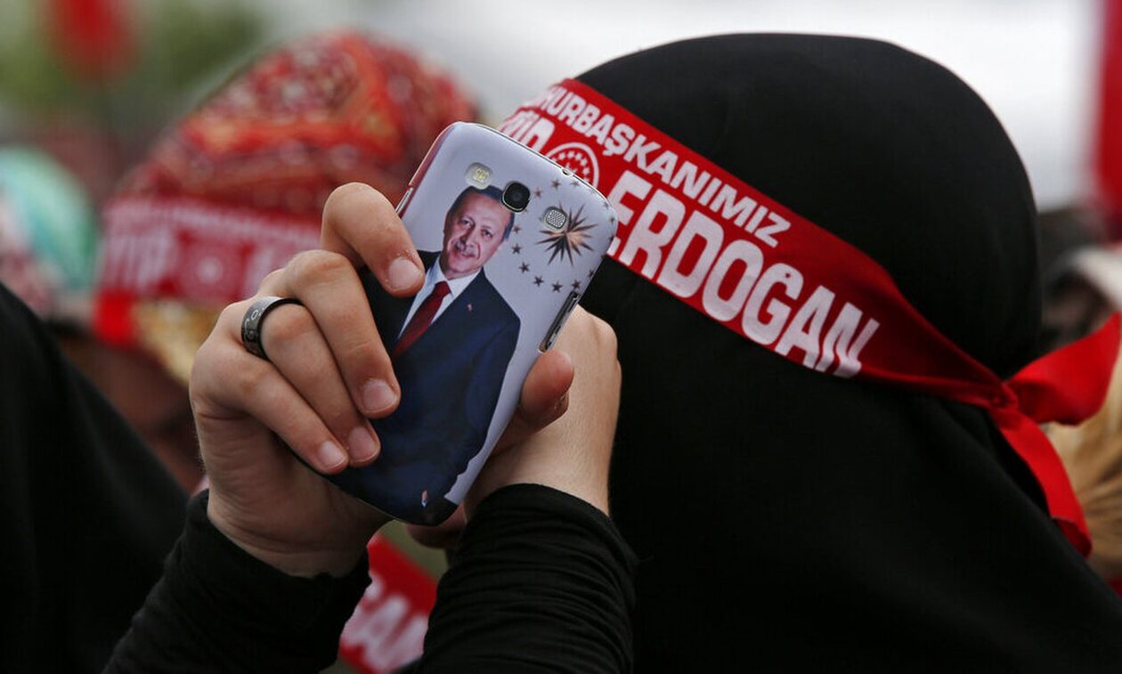 Politico: Πώς ο Ερντογάν χρησιμοποιεί τα μέσα κοινωνικής δικτύωσης για να «γατζωθεί» στην εξουσία