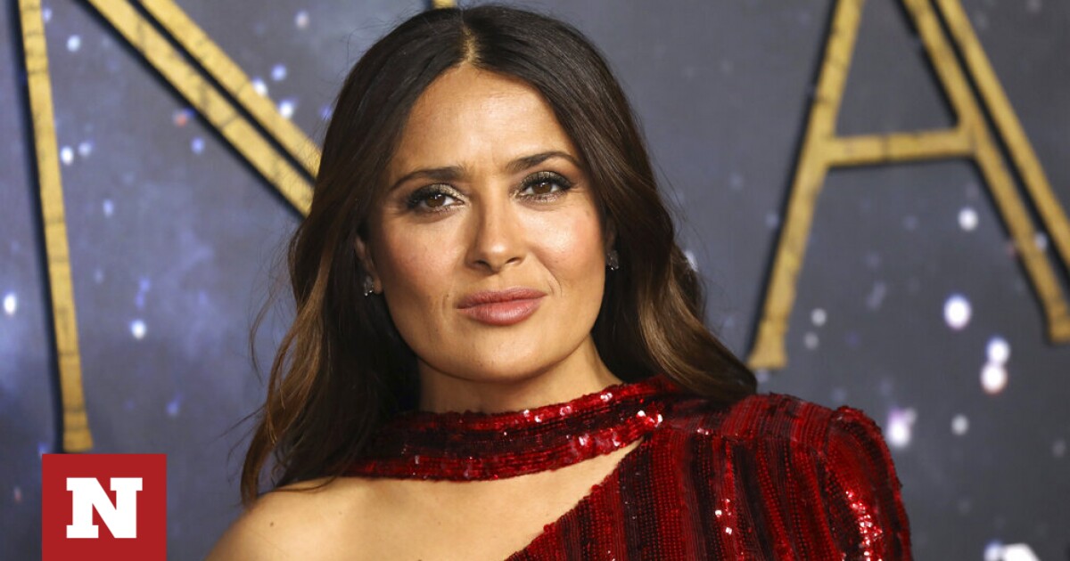 Salma Hayek: The exciting accident she had while dancing in a bathrobe – The video goes viral – Newsbomb – News