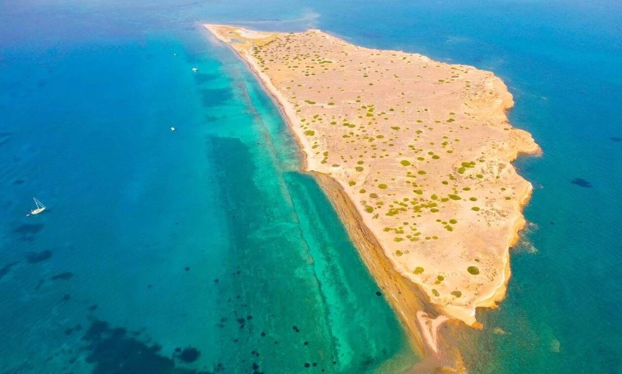 Η άγνωστη ελληνική νησίδα με τα εκπληκτικά νερά και τους εκατοντάδες ιδιοκτήτες