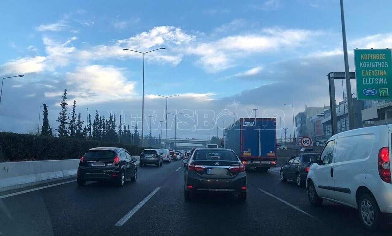 «Σημειωτόν» οι οδηγοί στην Αθηνών - Λαμίας λόγω τροχαίου