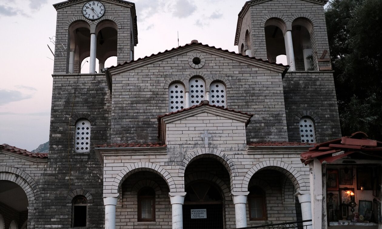 Χίος: Ιερόσυλος άρπαξε από εκκλησία τάματα, σταυρούς και τιμαλφή - Κλοπές και σε αποθήκες
