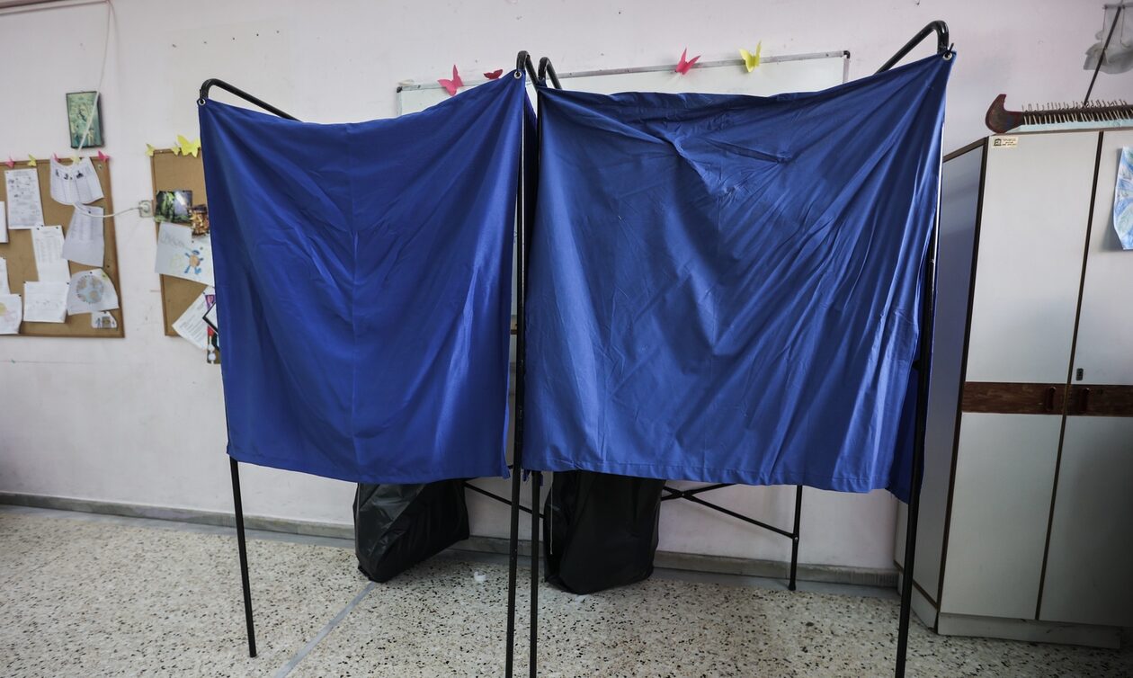 Εκλογές 2023: Στις κάλπες οι ψηφοφόροι – Ομαλά διεξάγεται η ψηφοφορία στα εκλογικά κέντρα της χώρας